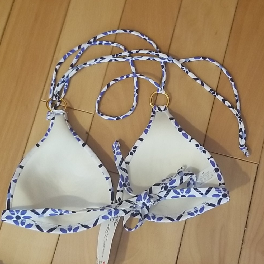 Bikini - Picture 4 of 8